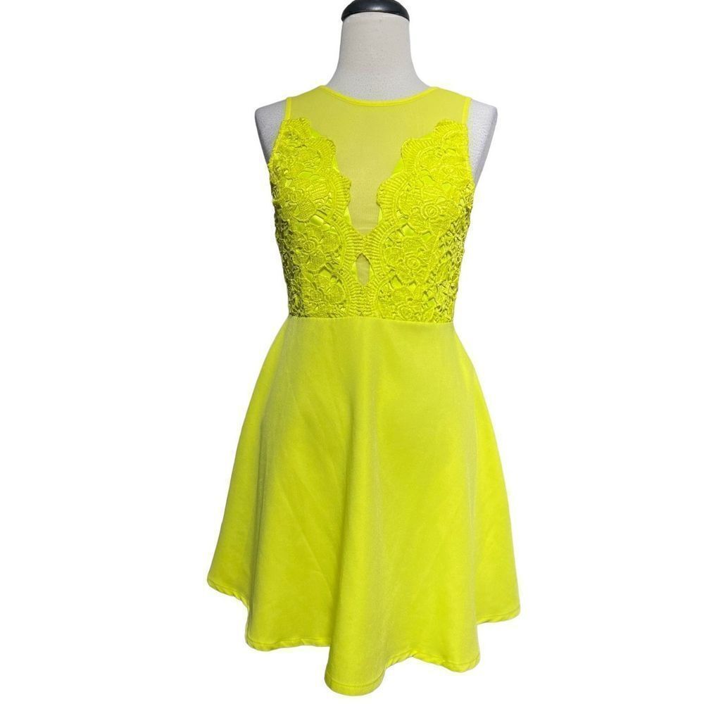 L'atiste by Amy Sleeveless Yellow Sexy Mini Dress Size Small